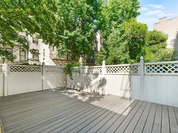 426 W 49th St APT 1A, New York, NY 10019