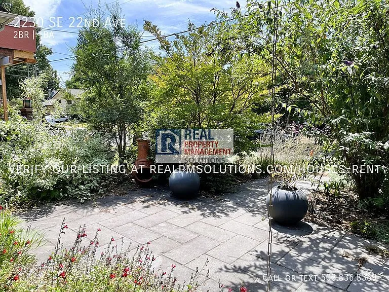 2230 SE 22nd Ave — Photo 2