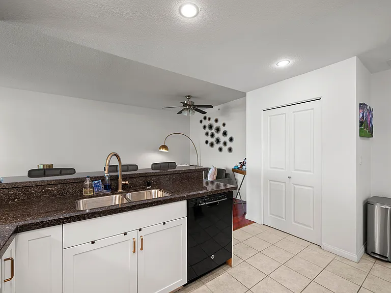 850 Beech St #820 — Photo 19