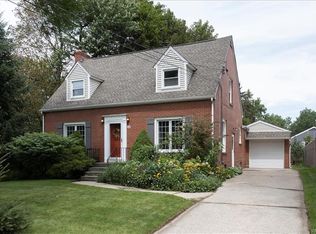 170 Oakgrove Dr, Williamsville, NY 14221