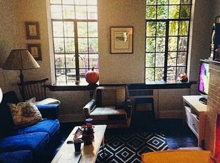 362 E 10th St APT 1W, New York, NY 10009