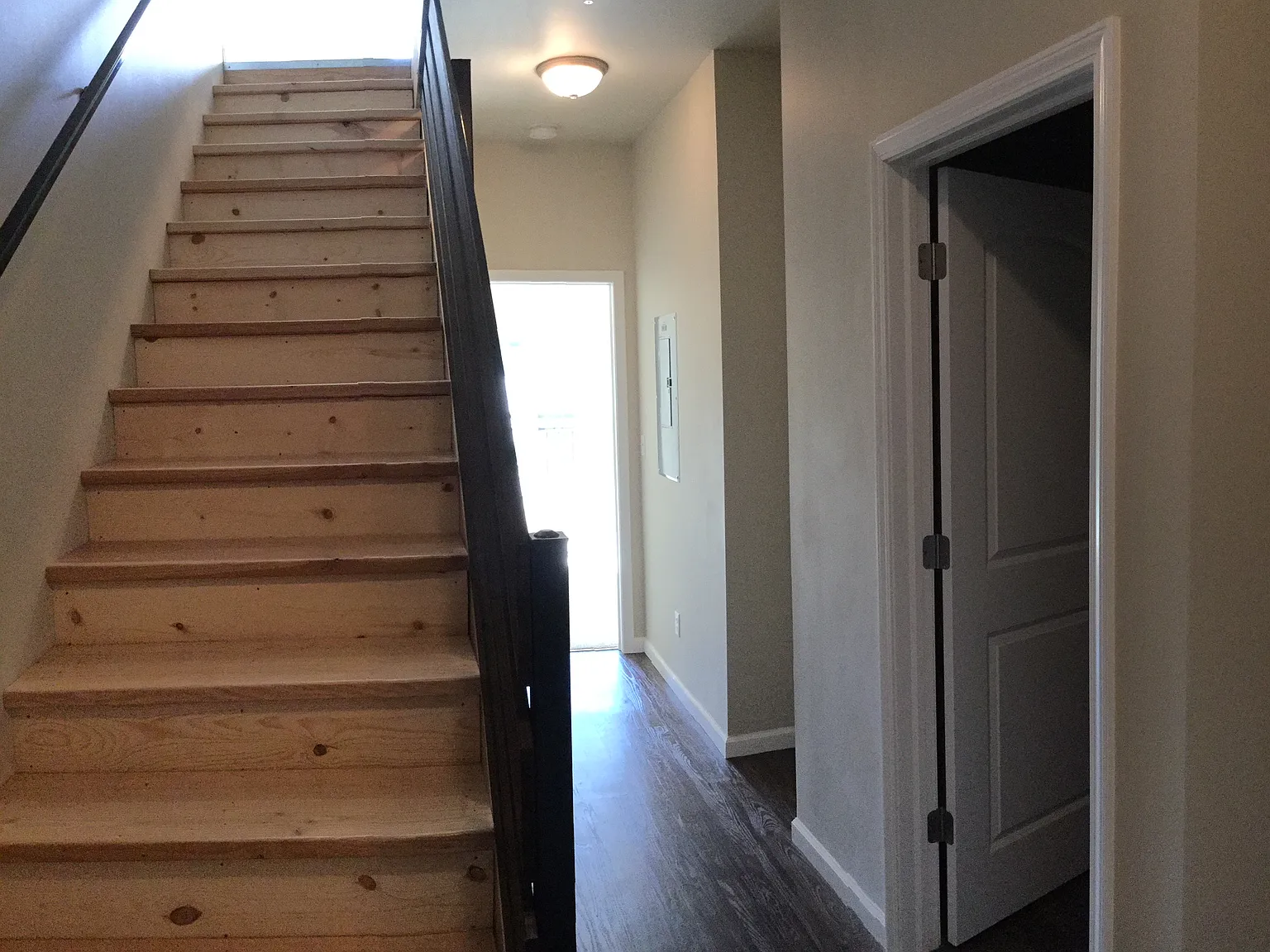 1 bed, 819 sqft, $1,200 — Photo 4