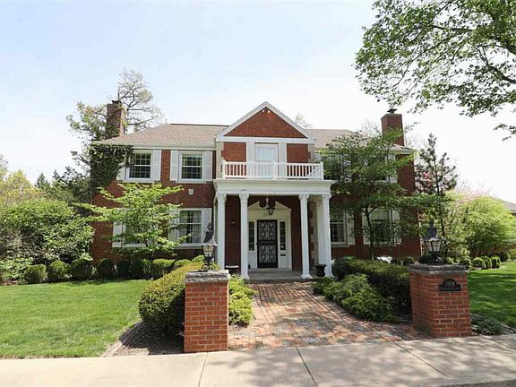 3rd image of 3908 N Pinehurst Ct