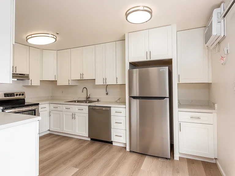 Los Robles Apartments — Photo 3