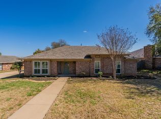 2812 Clearmeadow St, Bedford, TX 76021