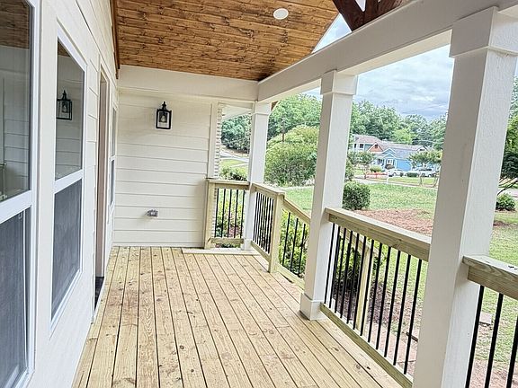 3rd image of 3491 Maplehurst Dr