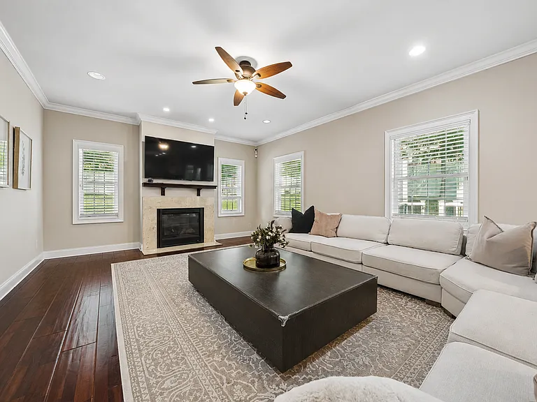 1233 Poplar Ave — Photo 8