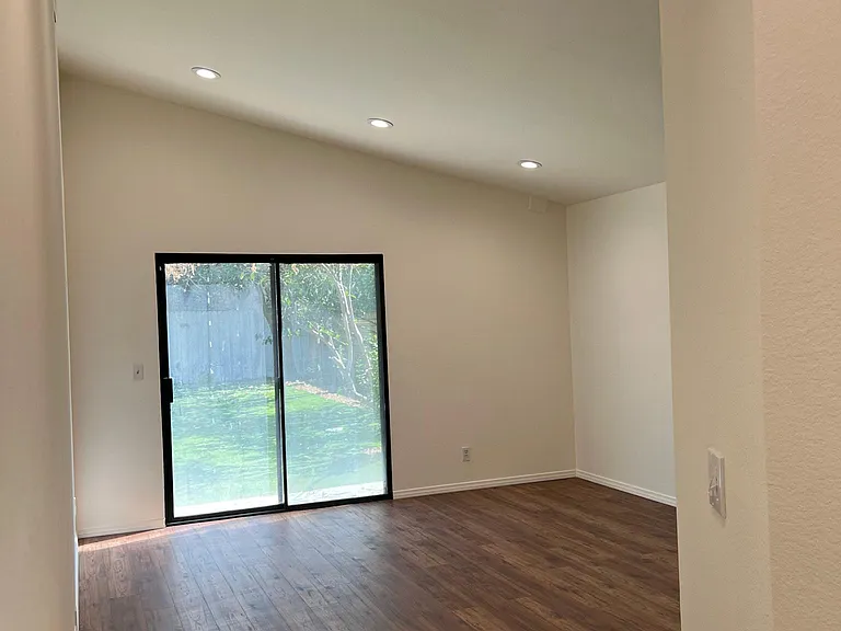 20230 Stagg St — Photo 22