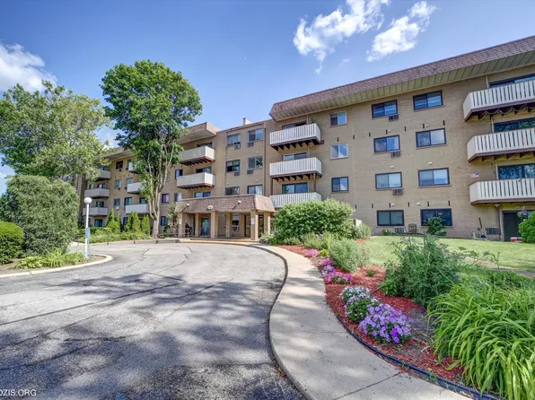 290 N Westgate Rd #300, Mount Prospect, IL 60056