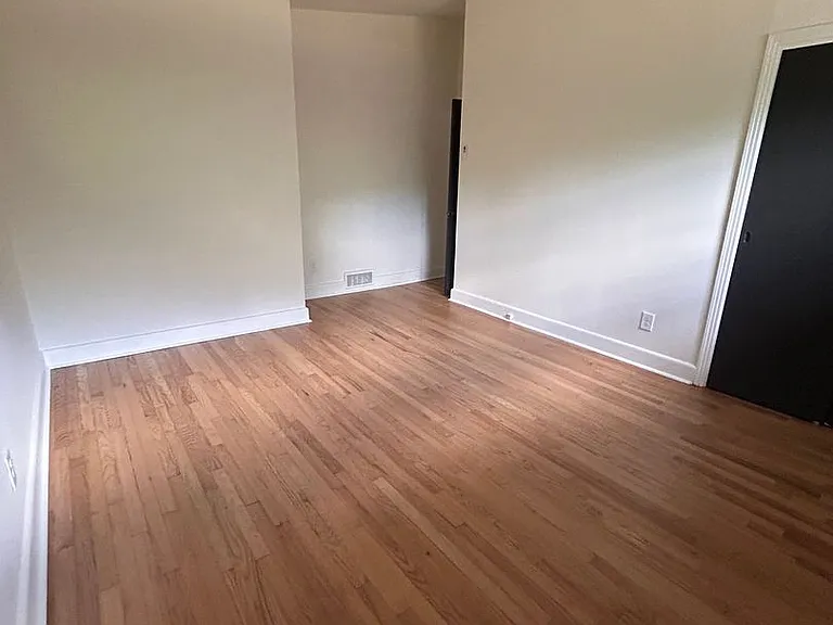 271 Lakeside Dr — Photo 3