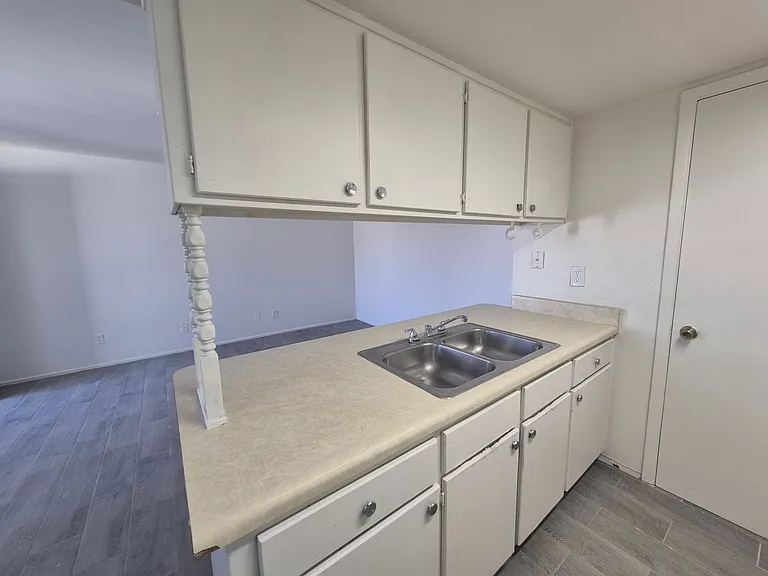 266 S 6th Ave — Photo 12