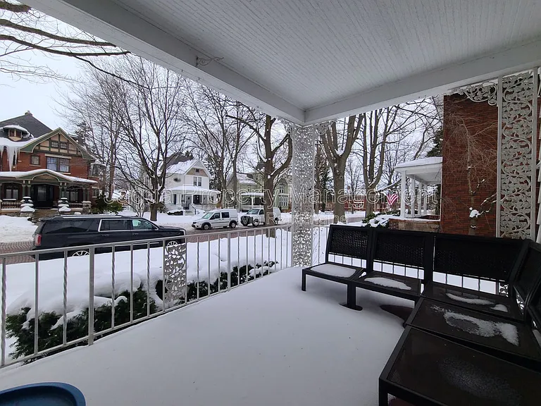 621 State St #1 — Photo 10