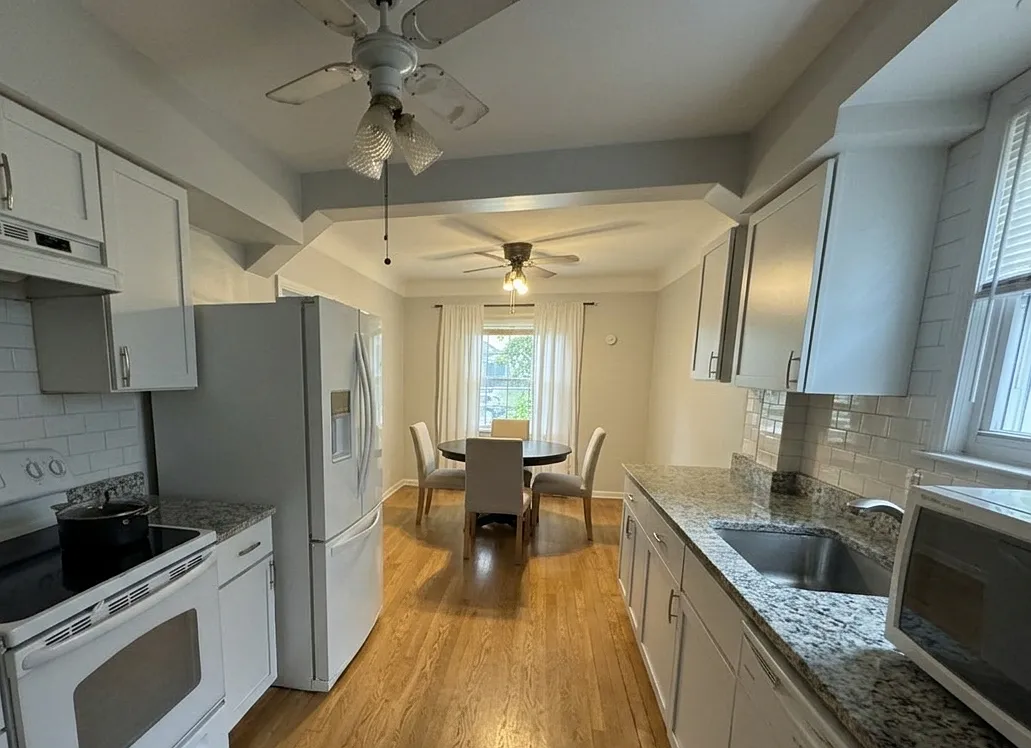 3 bed, 1072 sqft, $2,200 — Photo 3