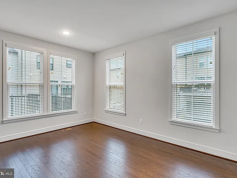 42281 Belgrave Gardens Ter — Photo 53