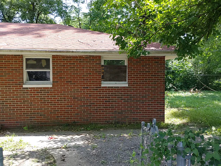 5050 Hallows Ave — Photo 2