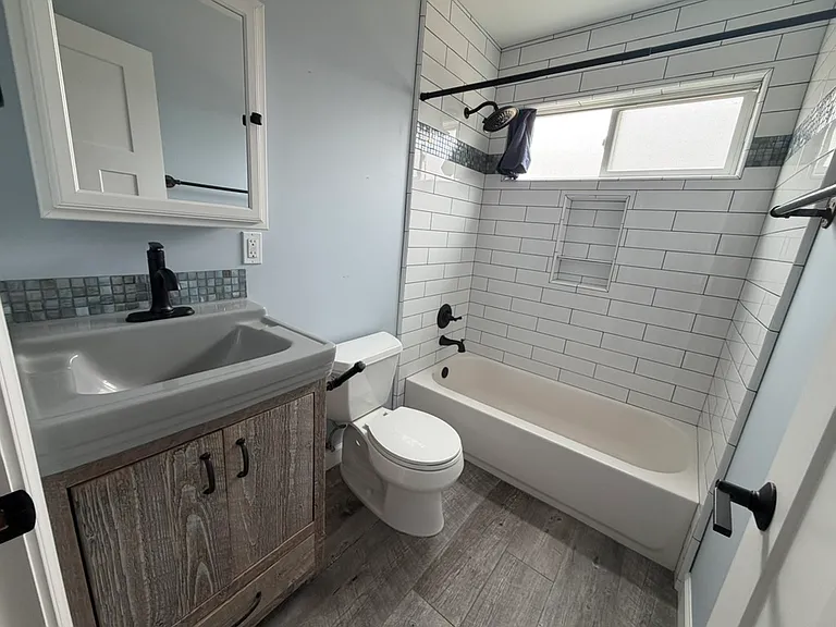 242 Reindollar Ave — Photo 9
