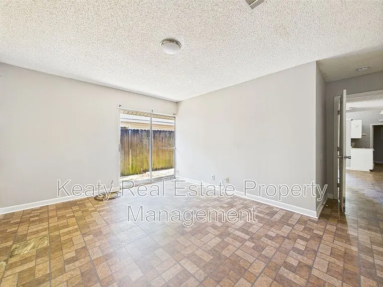 513 Fox Run Ave #1 — Photo 13