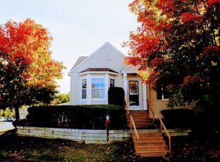 1 Stratton Cir, Troy, NY 12182