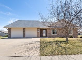 2124 Cheyenne Way, Asbury, IA 52002