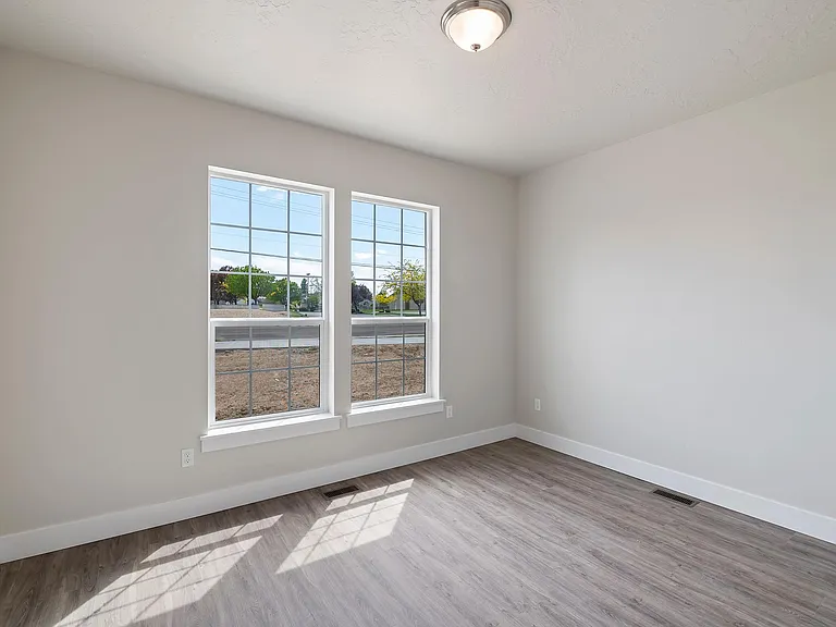 1724 W Iowa Ave — Photo 15