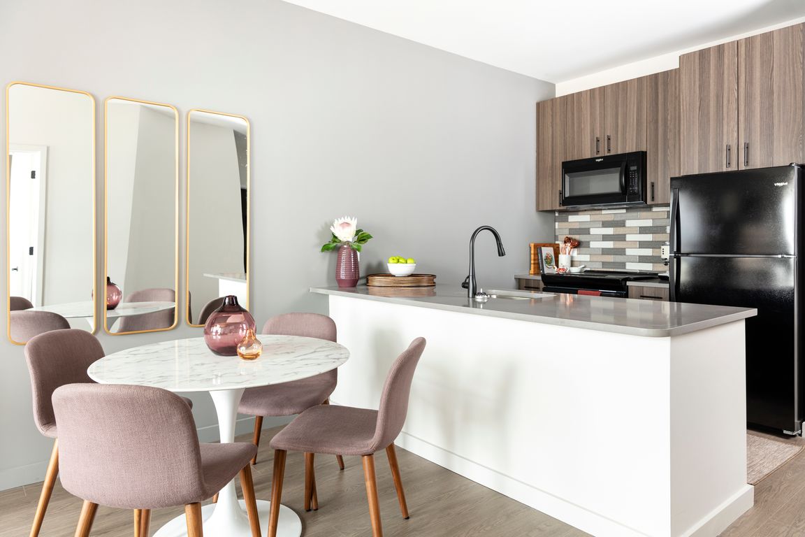 295J 1Bedroom 2