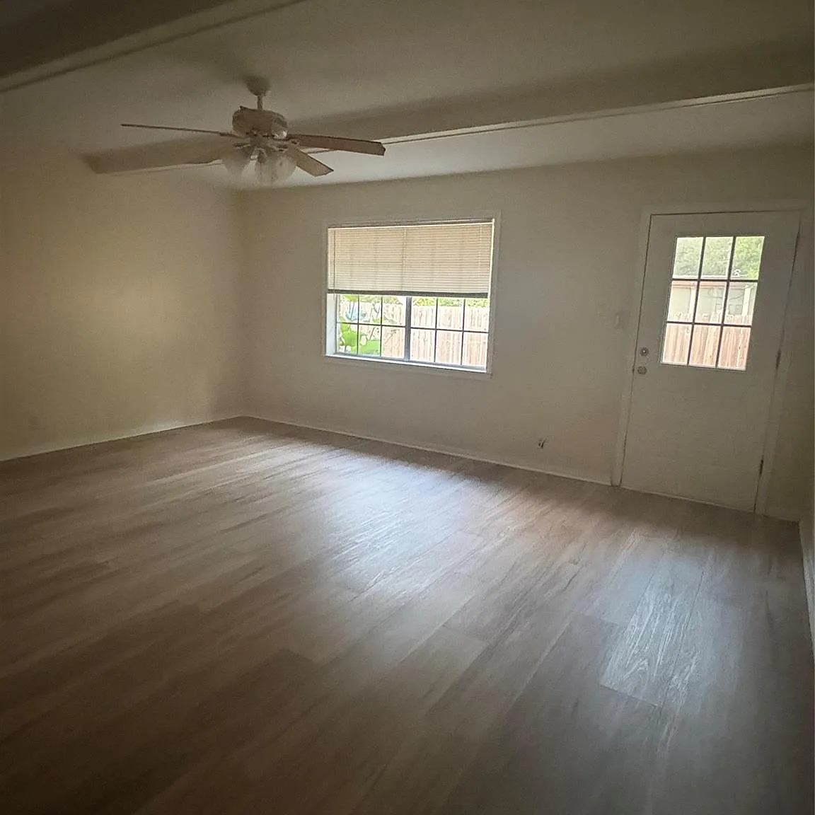3 bed, 2.0 bath, 1241 sqft, $1,700 — Photo 2