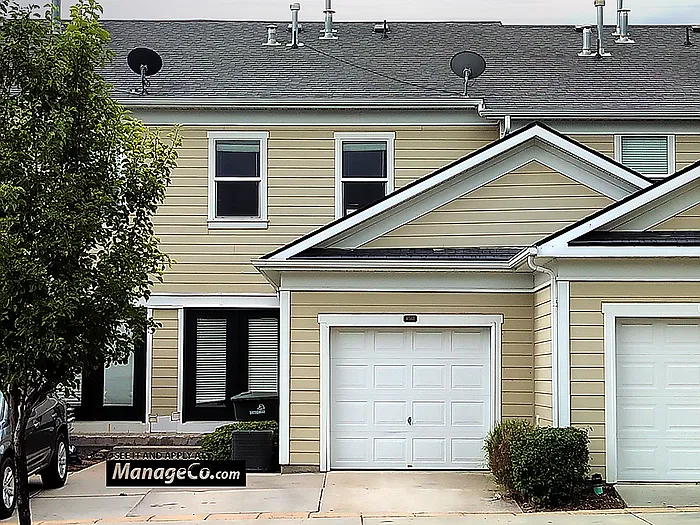 4 bed, 4.0 bath, 2213 sqft, $2,550 — Photo 2