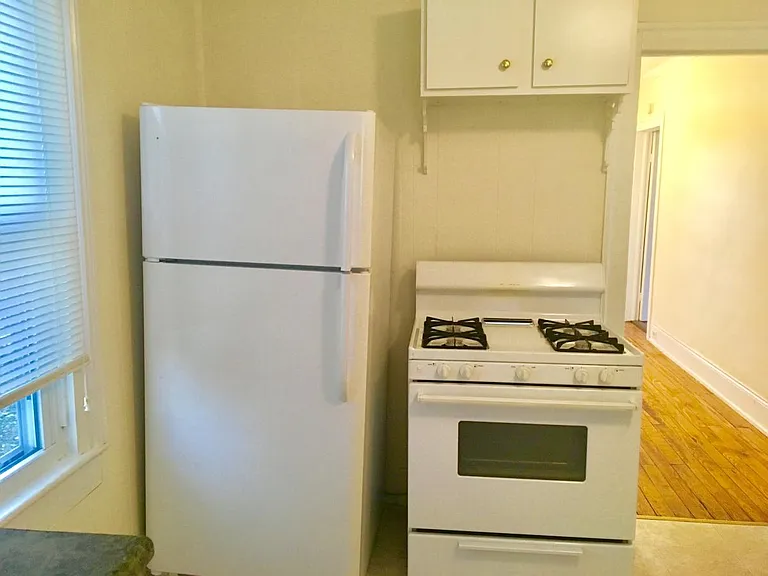 1302 W Johnson St — Photo 4