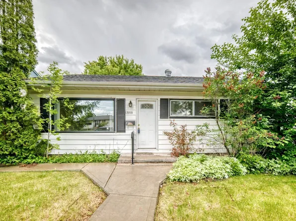 13215 132nd Ave NW, Edmonton, AB T5L 3R4