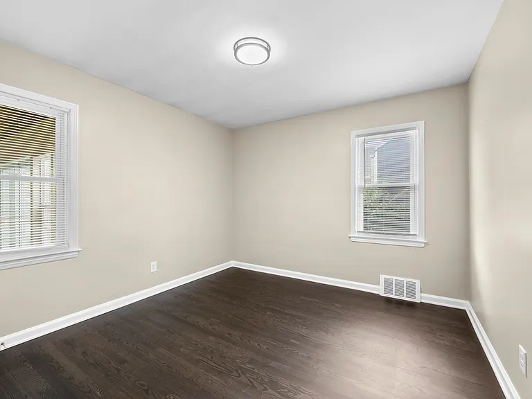 1222 E 5th St — Photo 14