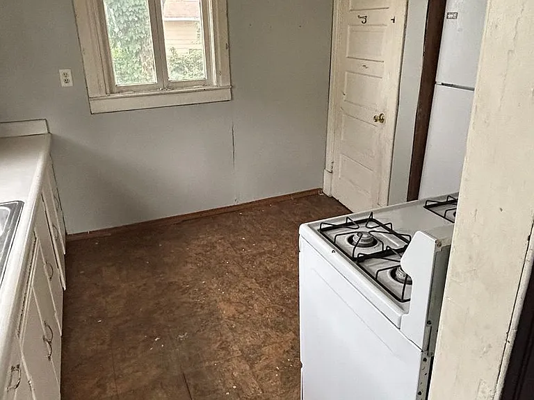 732 Denver St — Photo 5