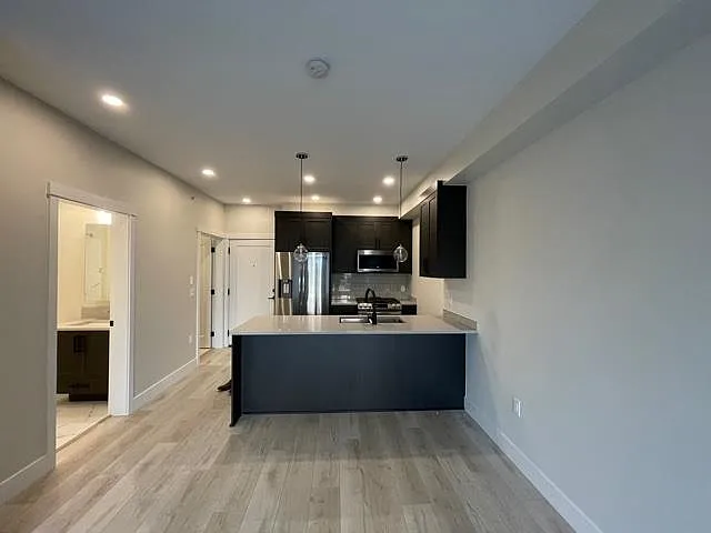 1 bed, 653 sqft, $1,600 — Photo 2