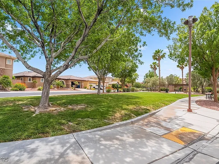 8824 Killians Greens Dr — Photo 38