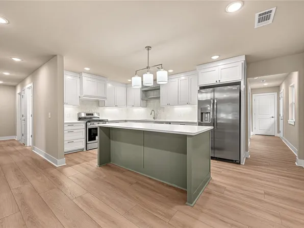 1101 SE East St, Bentonville, AR 72712