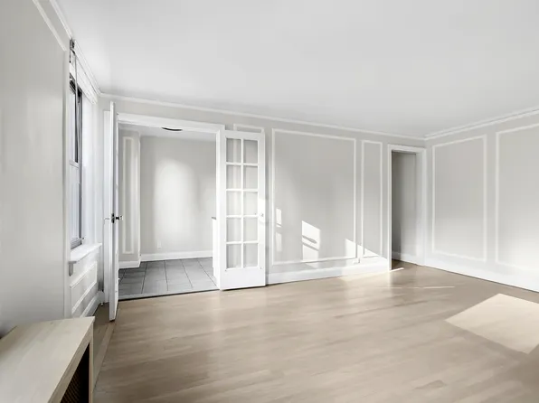 321 East 54th Street image 4 of 13