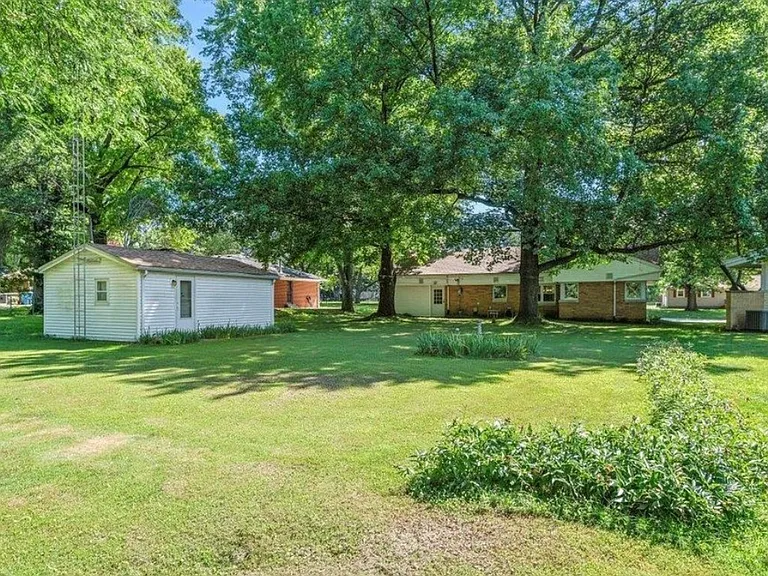 141 Circle Dr — Photo 19