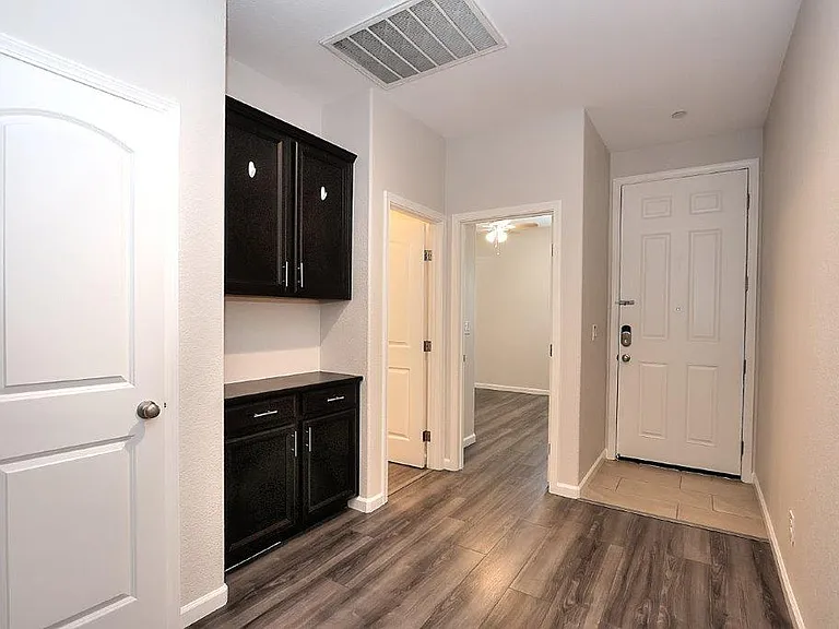 9049 Hourglass Cir — Photo 5