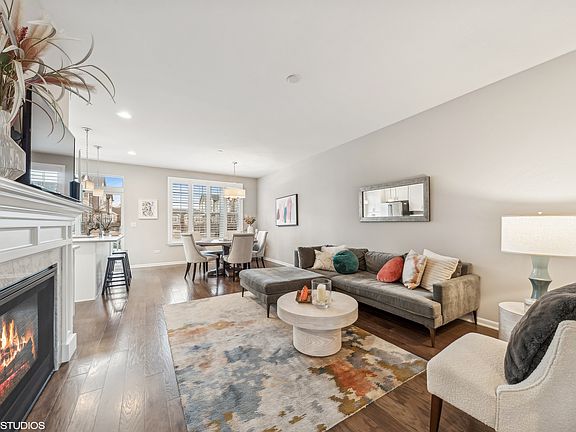 3rd image of 28 E Heritage Ct