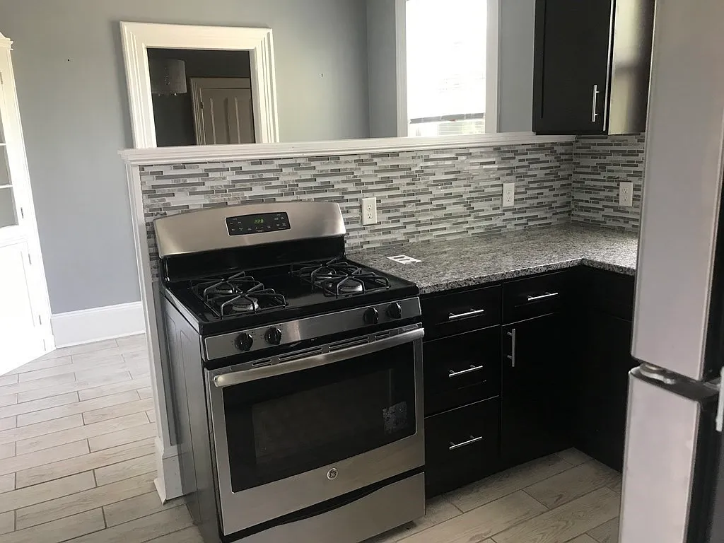 1 bed, 1.0 bath, 980 sqft, $1,950 — Photo 2