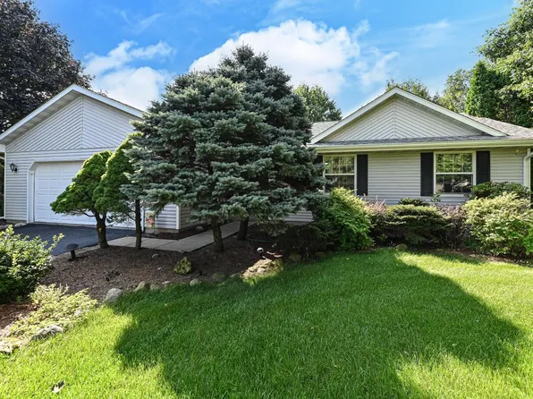 306 Arbor Ridge DRIVE, Delavan, WI 53115