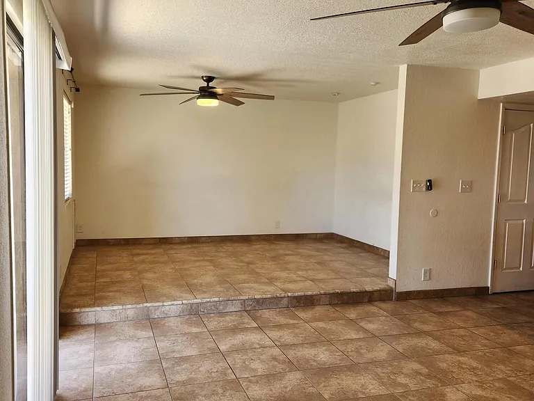 2253 Daytona Ave — Photo 16