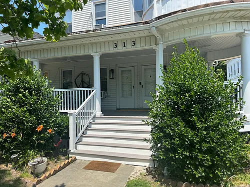 313 7th Ave #B Photo 1