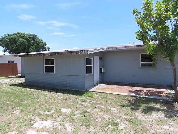 5th image of 2447 Foster Ln