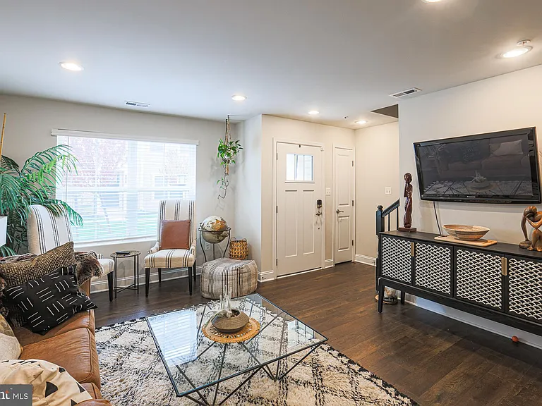 7104 Druce Way — Photo 3