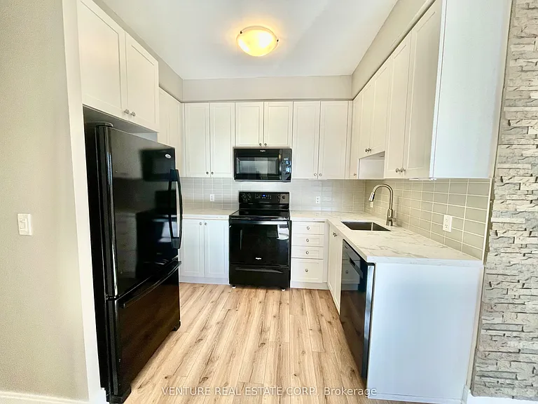 135 Village Green Sq #617 — Photo 7