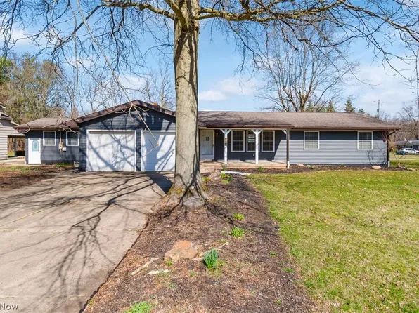 2895 Byron Dr, North Canton, OH 44720