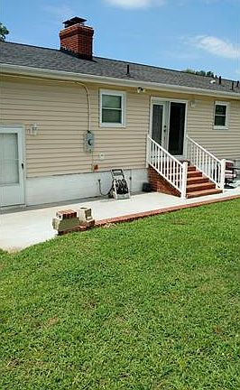 3rd image of 301 Pleasant Dr