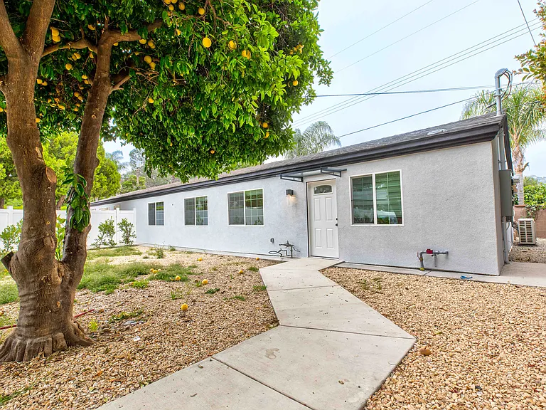 8805 Paso Robles Ave — Photo 28