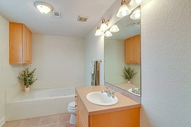 605 6th St #D — Photo 8