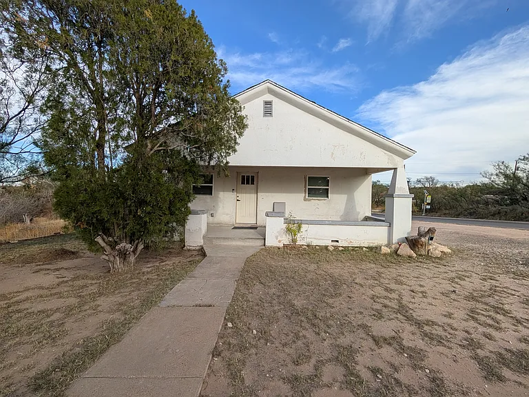 511 Goliad St — Photo 15